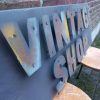 Metalen reclamebord "VINTAGE SHOP".