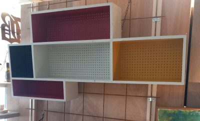 Hangkast in Rietveld stijl.